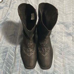 Women’s short cowboy boots